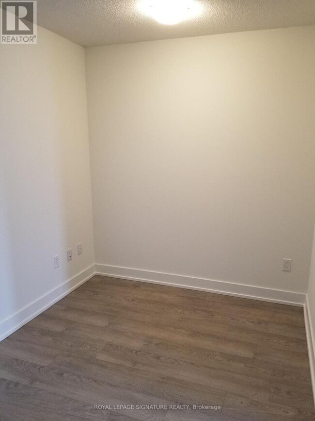 Photo du bâtiment - 7 Mabelle Ave