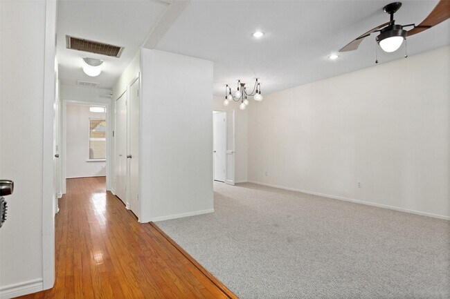 Foto del edificio - 7475 Brentcove Cir