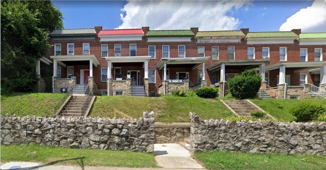 Foto del edificio - REDUCED & READY -- Renovated 3 + 1.5Ba --