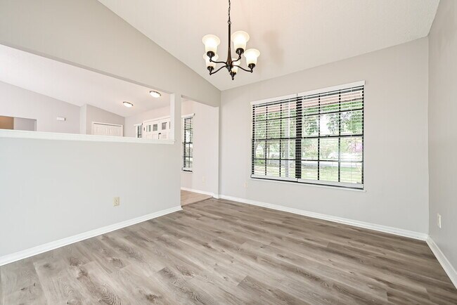 Foto del edificio - 8014 Dunstable Cir