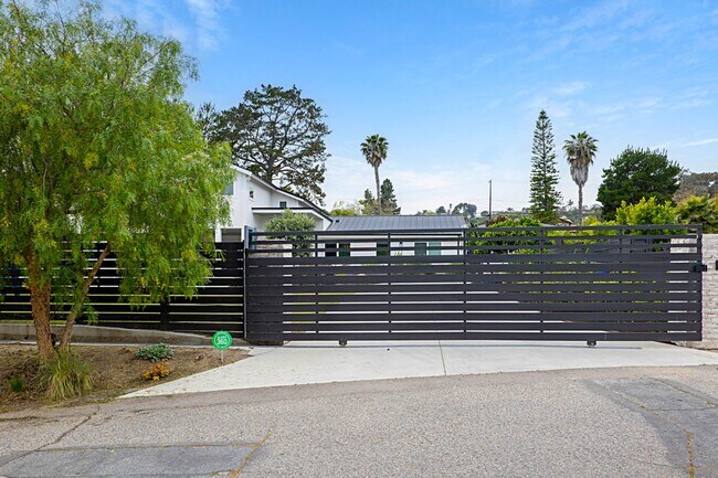 Foto del edificio - Encinitas Coastal Farmhouse + Private ADU