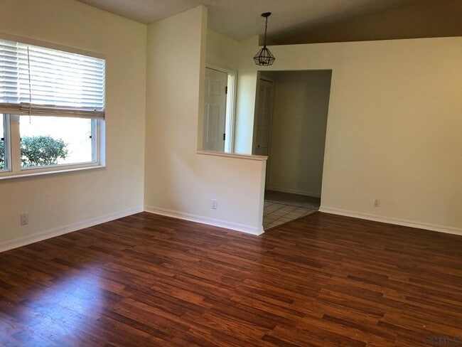 Building Photo - 16 Westbriar Ln