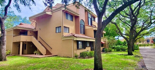 Foto del edificio - 15575 N Miami Lakeway