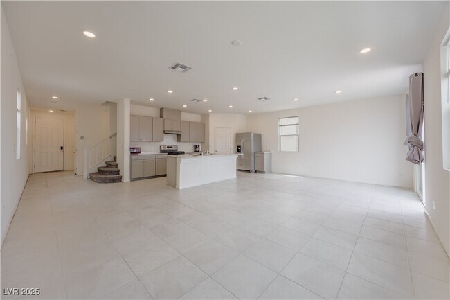 Building Photo - 5927 Coja St