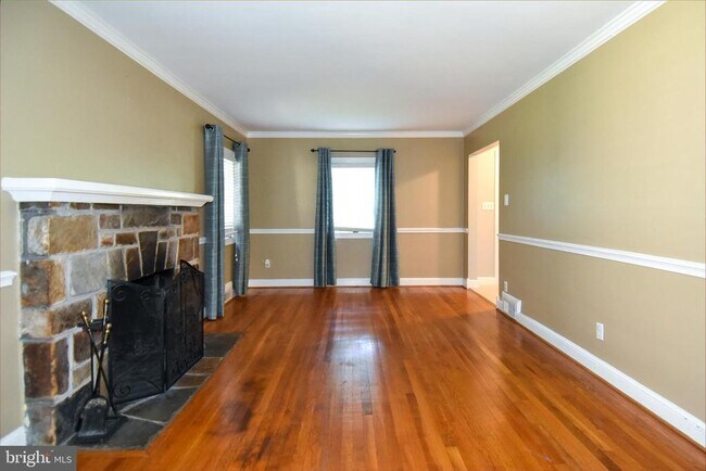 Foto del edificio - 6127 Brook Dr