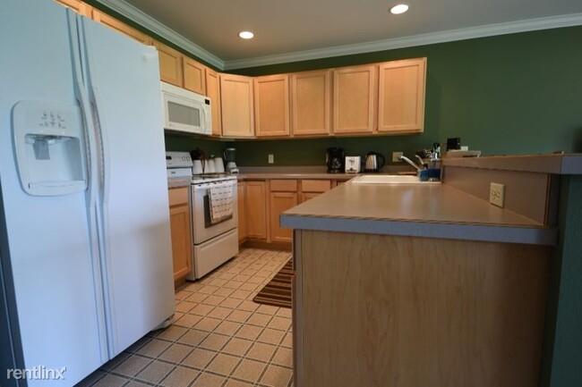 Building Photo - 2 br, 2.5 bath Condo - 636 Riverbend Dr.