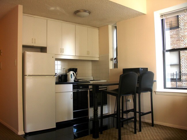 Foto del edificio - 150 W 51st St