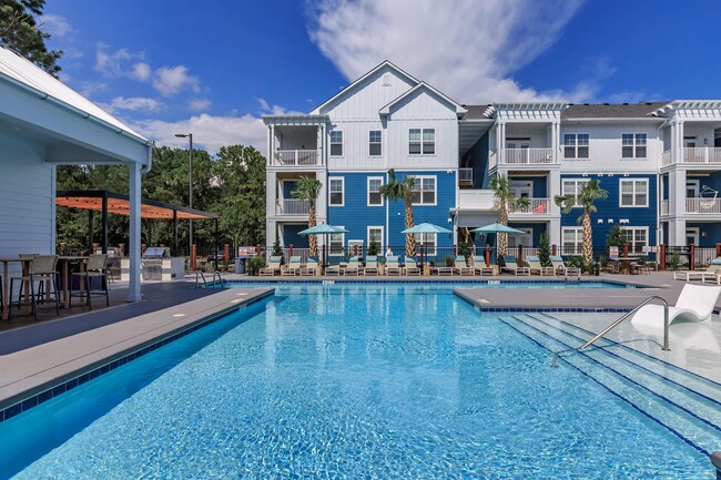 SPARKLING SALTWATER POOL - Arboretum West