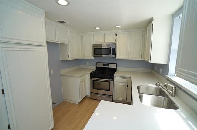 Foto del edificio - 26957 Rainbow Glen Dr