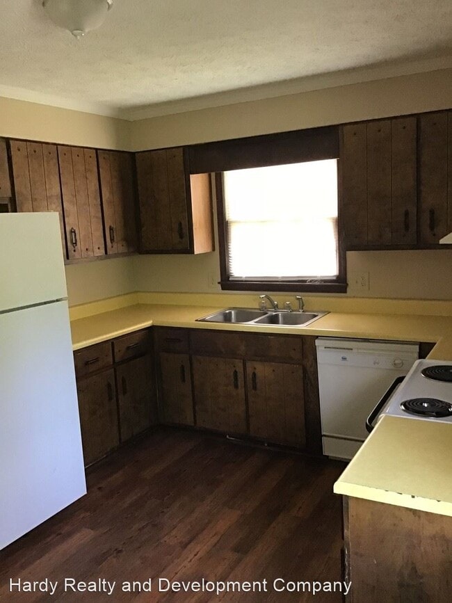 Building Photo - 3 br, 1 bath House - 117 Linden Street