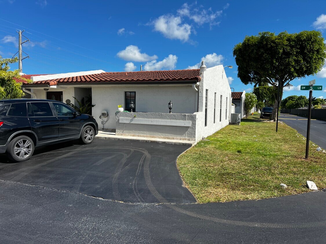 Foto principal - 9466 SW 5th Ln