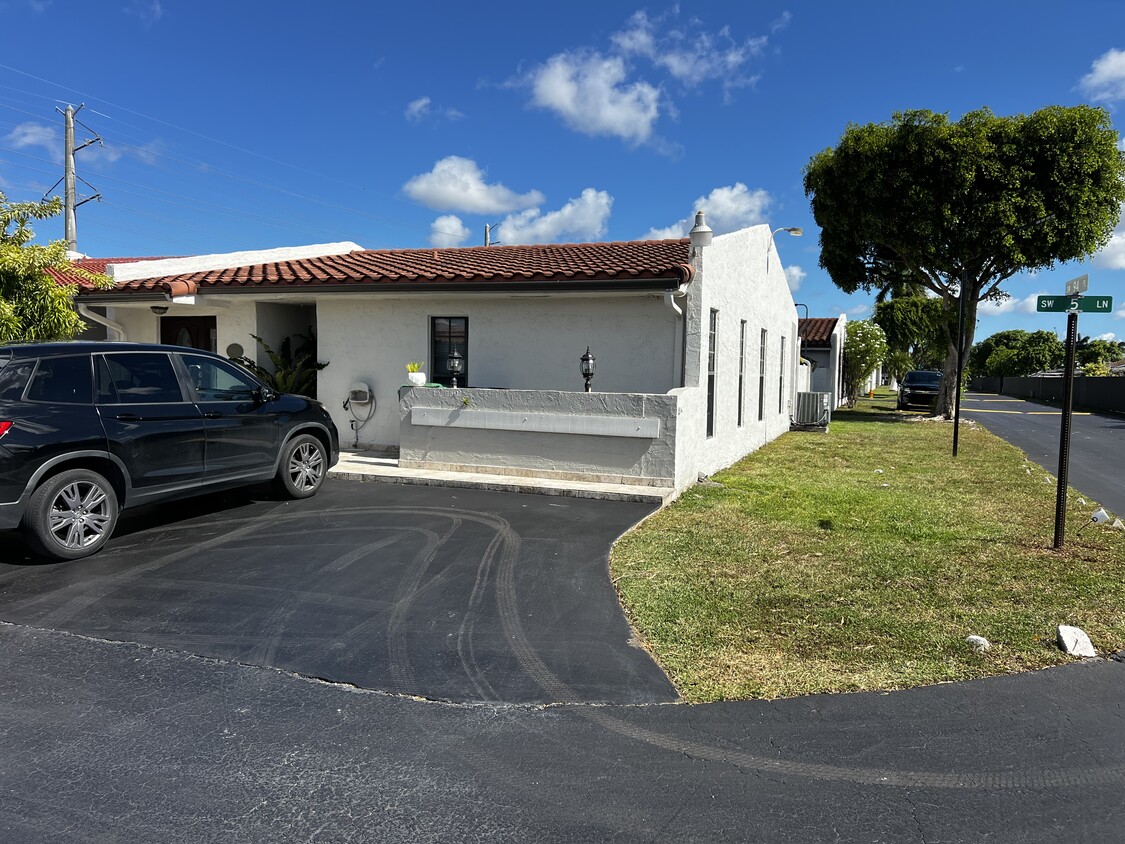 Primary Photo - 9466 SW 5th Ln