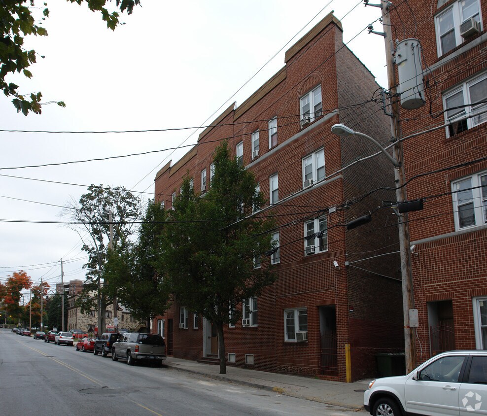 Foto del edificio - 131 Poningo St