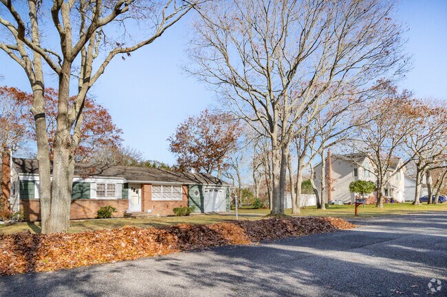 Hampton Bays offers ranch and colonial style homes.