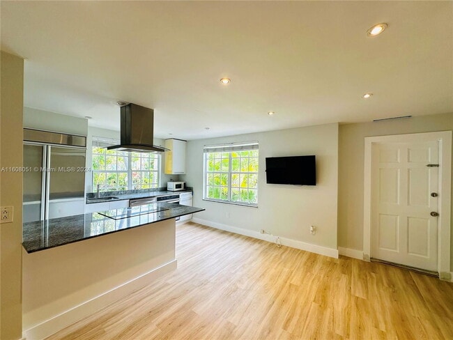 Photo - 940 7th St Apartment