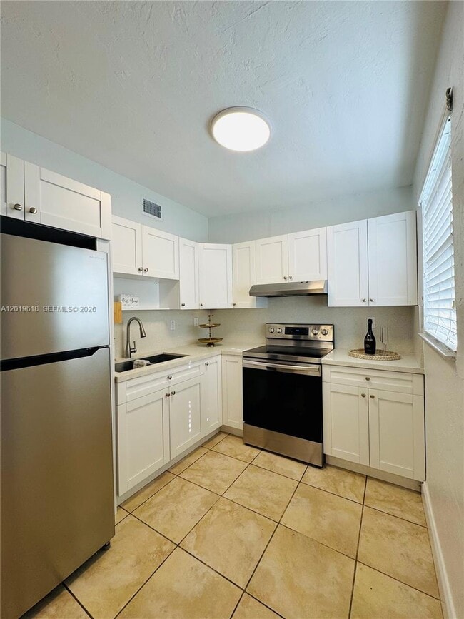 Building Photo - 3370 Frow Ave