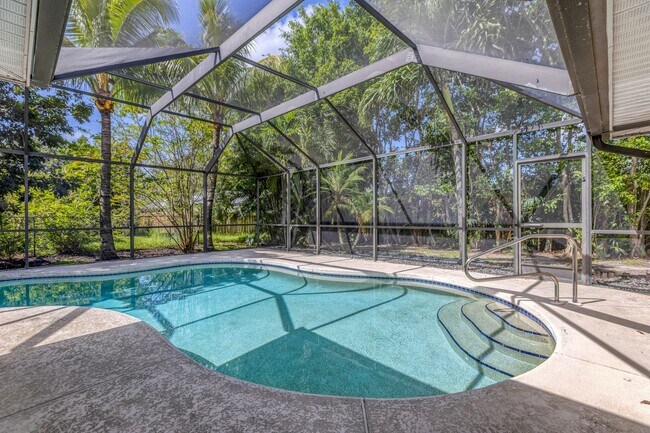 Foto del edificio - ** WILLOUGHBY ACRES ** POOL HOME - 3 BED / 2 BATH - PETS OK! - NORTH NAPLES - ANNUAL RENTAL