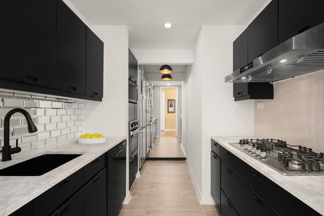 Building Photo - 15 W 53rd St