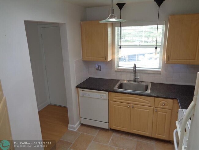 Building Photo - 4200 Crystal Lake Dr