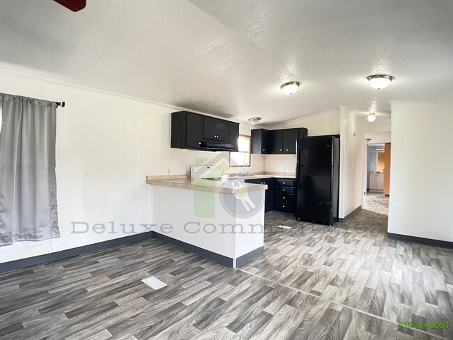 Building Photo - Newly Updated Mobile Home! Spacious 3 Bedroom! Baseline Estates