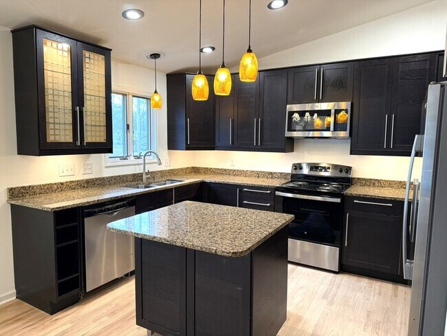 Foto del edificio - Contemporary 3-Bed House in Fort Mill SC