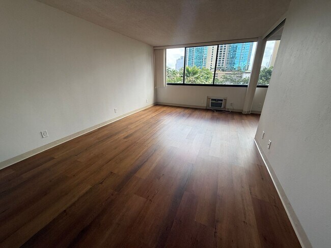 Foto del edificio - Kukui Plaza Ewa Tower 1 bedroom 1 bath with 1 parking available now