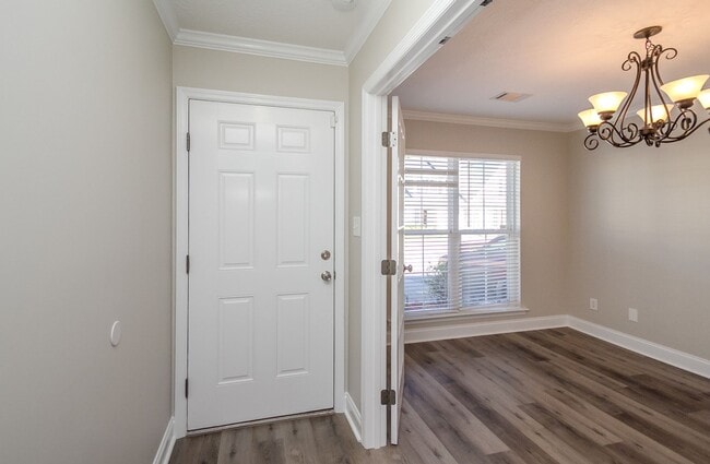 Building Photo - 823 Landing Dr