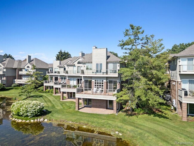 Foto del edificio - 3782 Pine Lake Knoll Dr