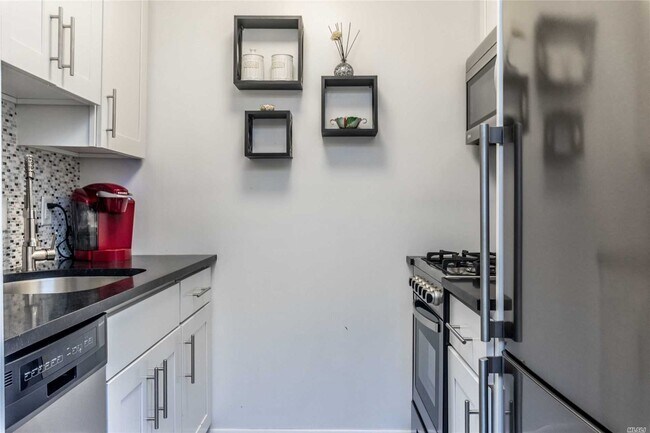 Foto del edificio - 5 Birchwood Ct