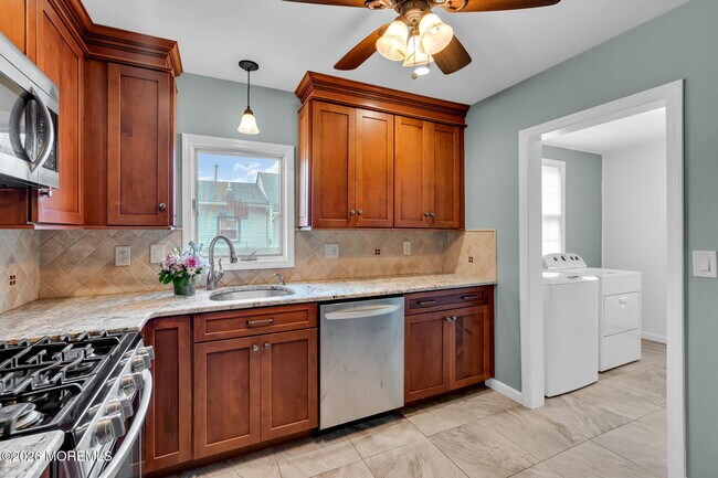 Foto del edificio - 1232 Pine Tree Way