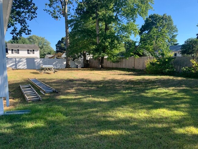 Building Photo - 170 Shannon Dr