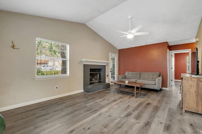 Foto del edificio - 1552 Cinnamon Bear Cir