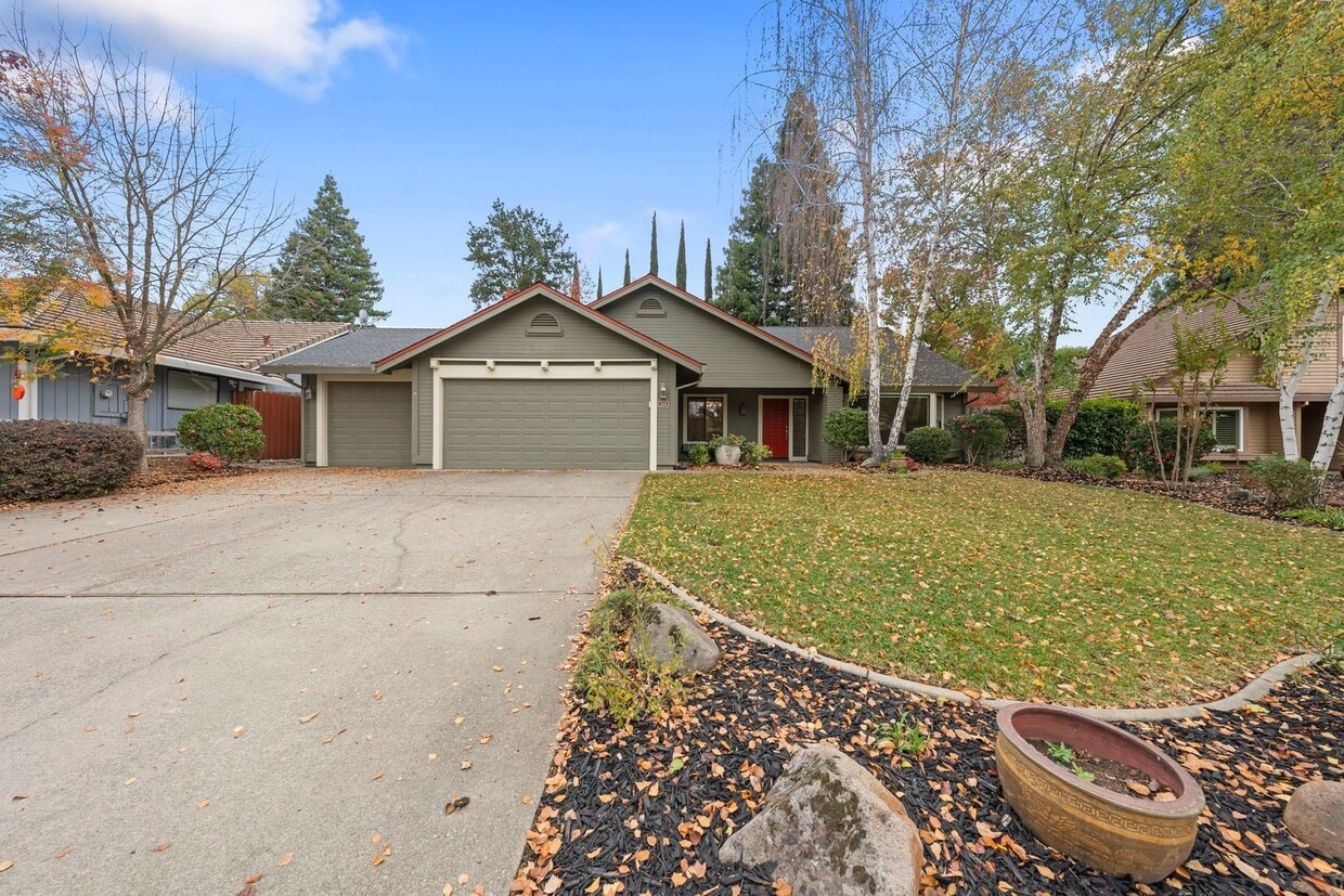 Primary Photo - Single-Story El Dorado Hills Home with Vau...