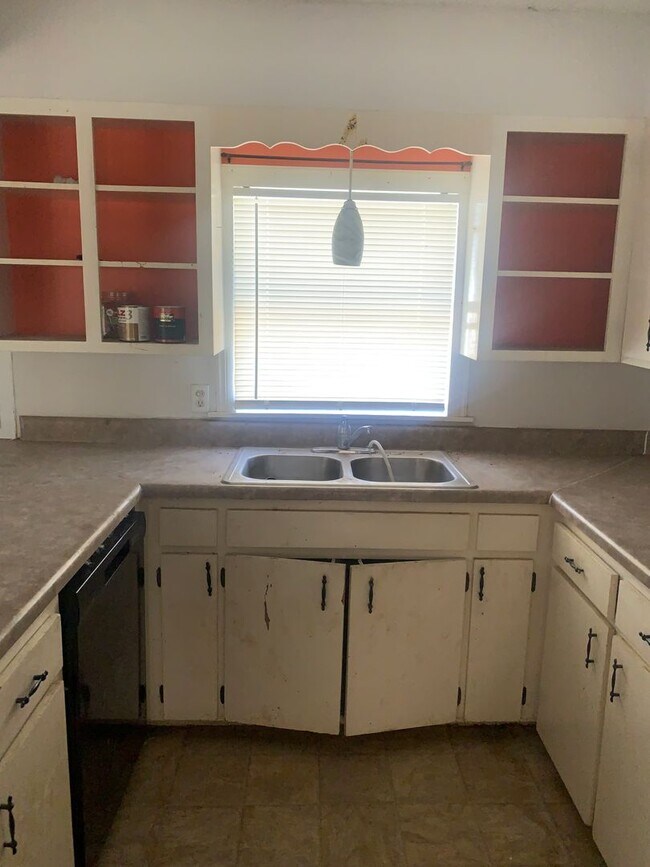 Foto del edificio - Located in Southlawn!!! 2 Bedrooms, 1 Bathroom with Carport Large Backyard with Shed