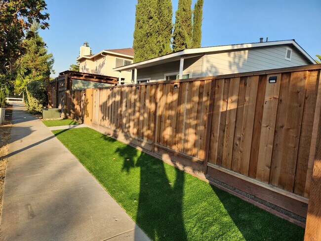 Foto del edificio - 1702 Magnolia Tree Ct