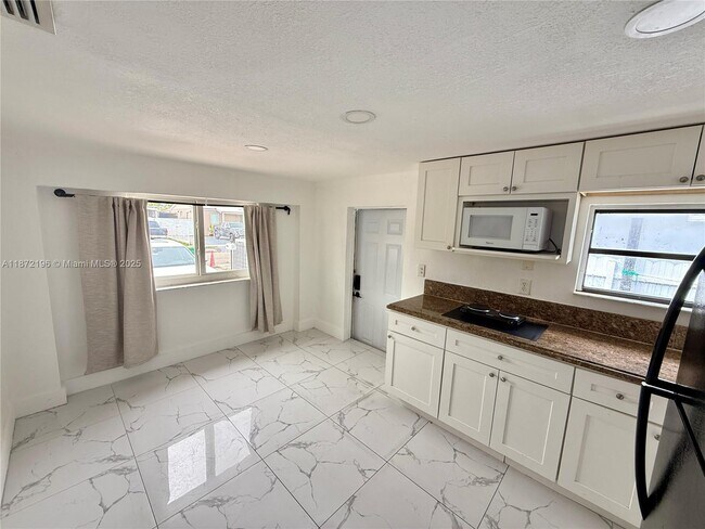Foto del edificio - 3331 NW 18th Terrace