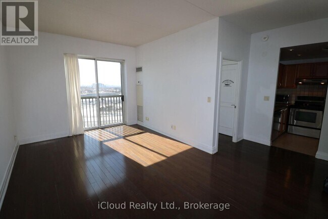 Photo du bâtiment - 2737 Keele St