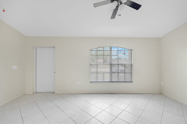 Foto del edificio - Charming 3-Bedroom Home in Fort Myers – An...