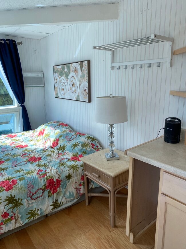 Clean and Bright - 4-1665 Kuhio Hwy