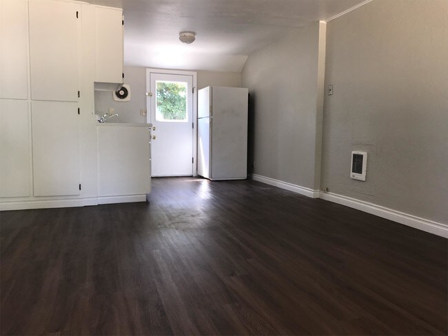 Foto del edificio - 675 Fir Gardens St NW