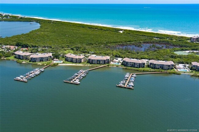 Foto del edificio - 4540 NE Sandpebble Trce
