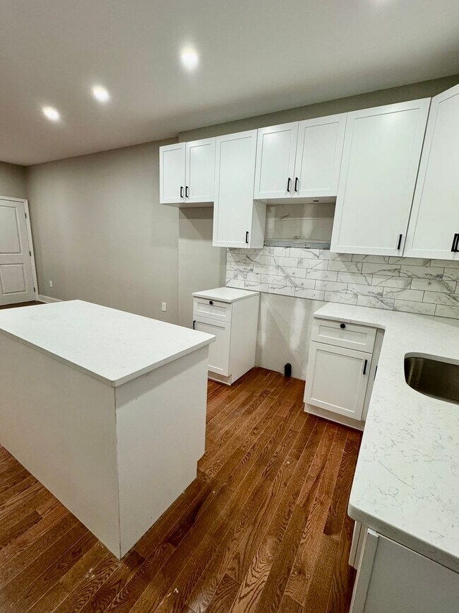 Foto del edificio - Spacious 3-Bedroom, 2.5-Bath Home with Cen...
