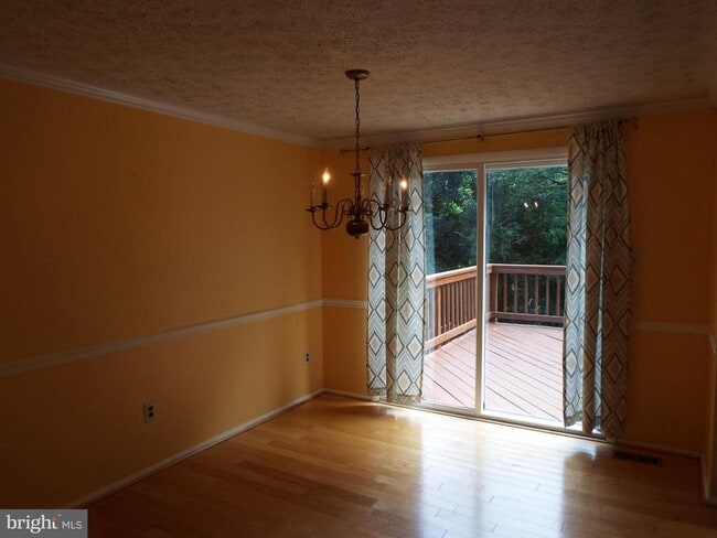 Building Photo - 3656 Woodhaven Ct