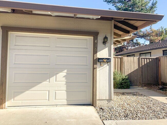 Foto del edificio - Comfortable Single-Level Living in a Prime Los Gatos Location