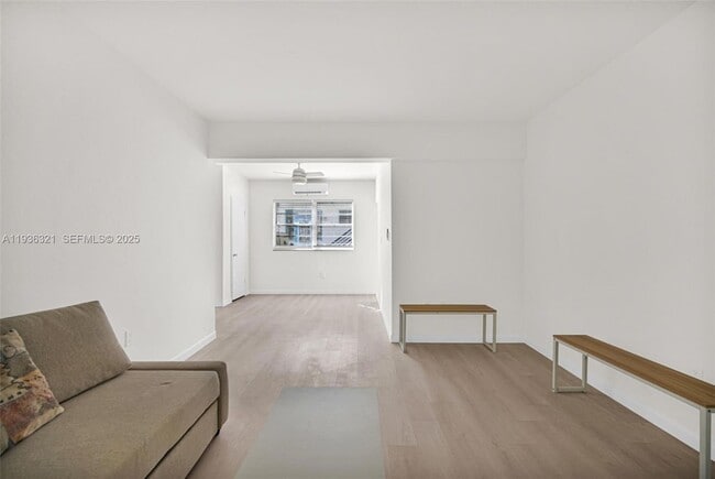 Foto del edificio - 4730 Pine Tree Dr