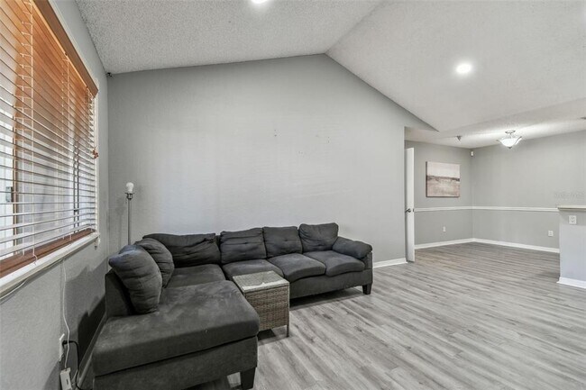 Foto del edificio - 10263 Gandy Blvd N