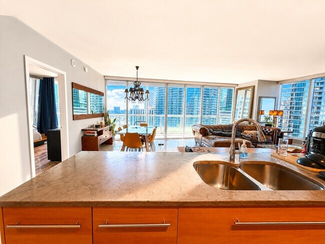 Foto del edificio - 465 Brickell Ave