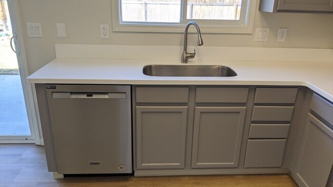 Foto del edificio - 4 Bed 2 Bath in Boise!