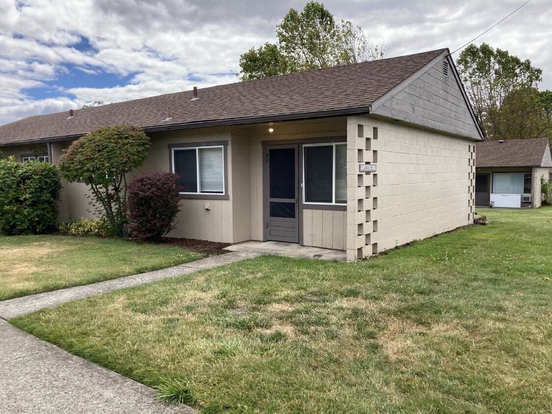 Primary Photo - 775 NE Alameda Ave