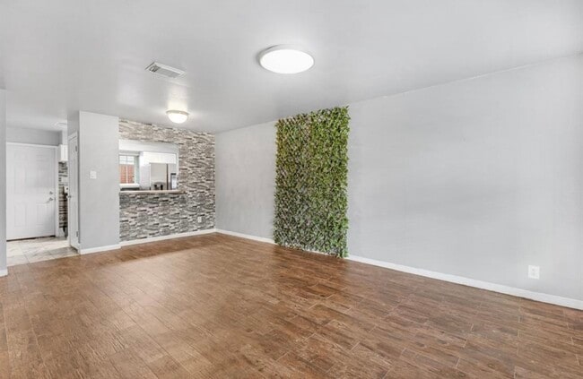 Foto del edificio - 3324 Burke Rd